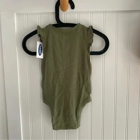 Old Navy Olive Ribbed Button Front Ruffle Trim Henley Bodysuit 6-12 Months NWT - Picture 5 of 5